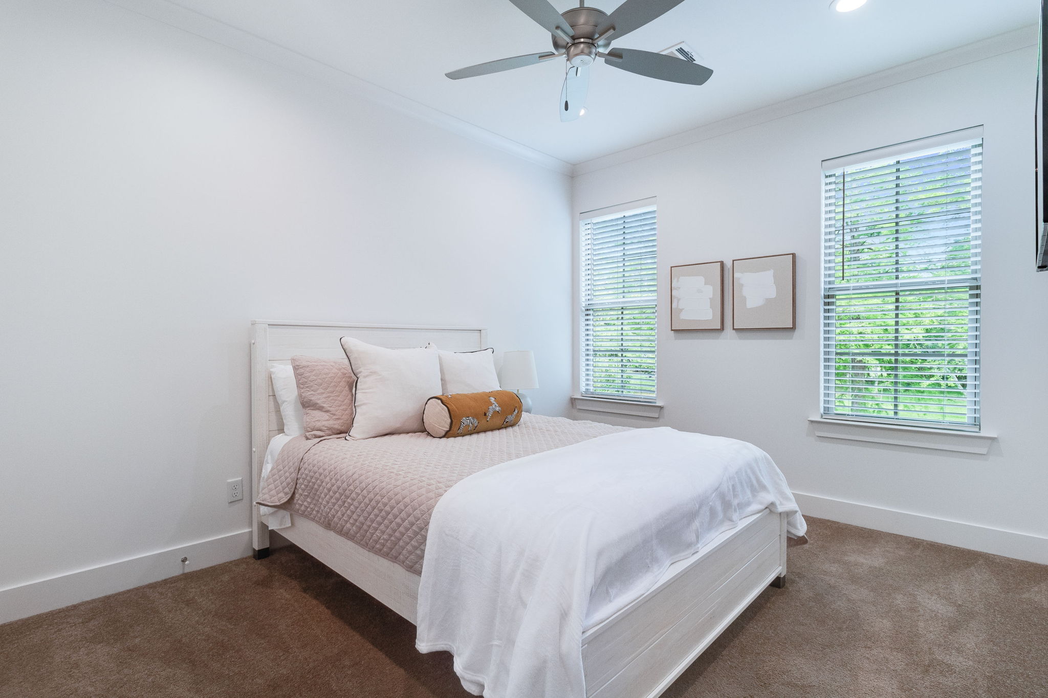 18-web-or-mls-411 Curtis Street- B-16