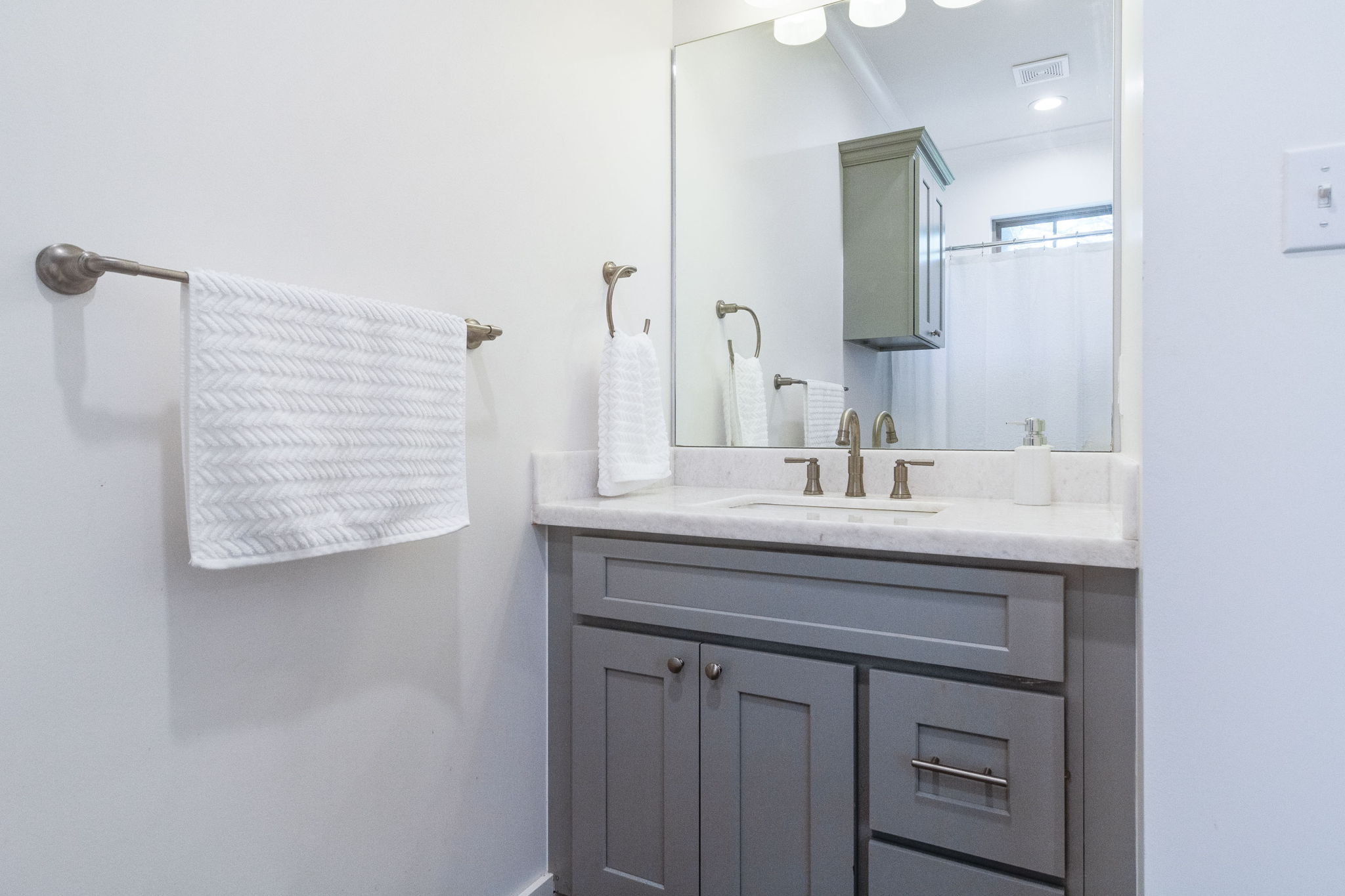 19-web-or-mls-411 Curtis Street- B-17