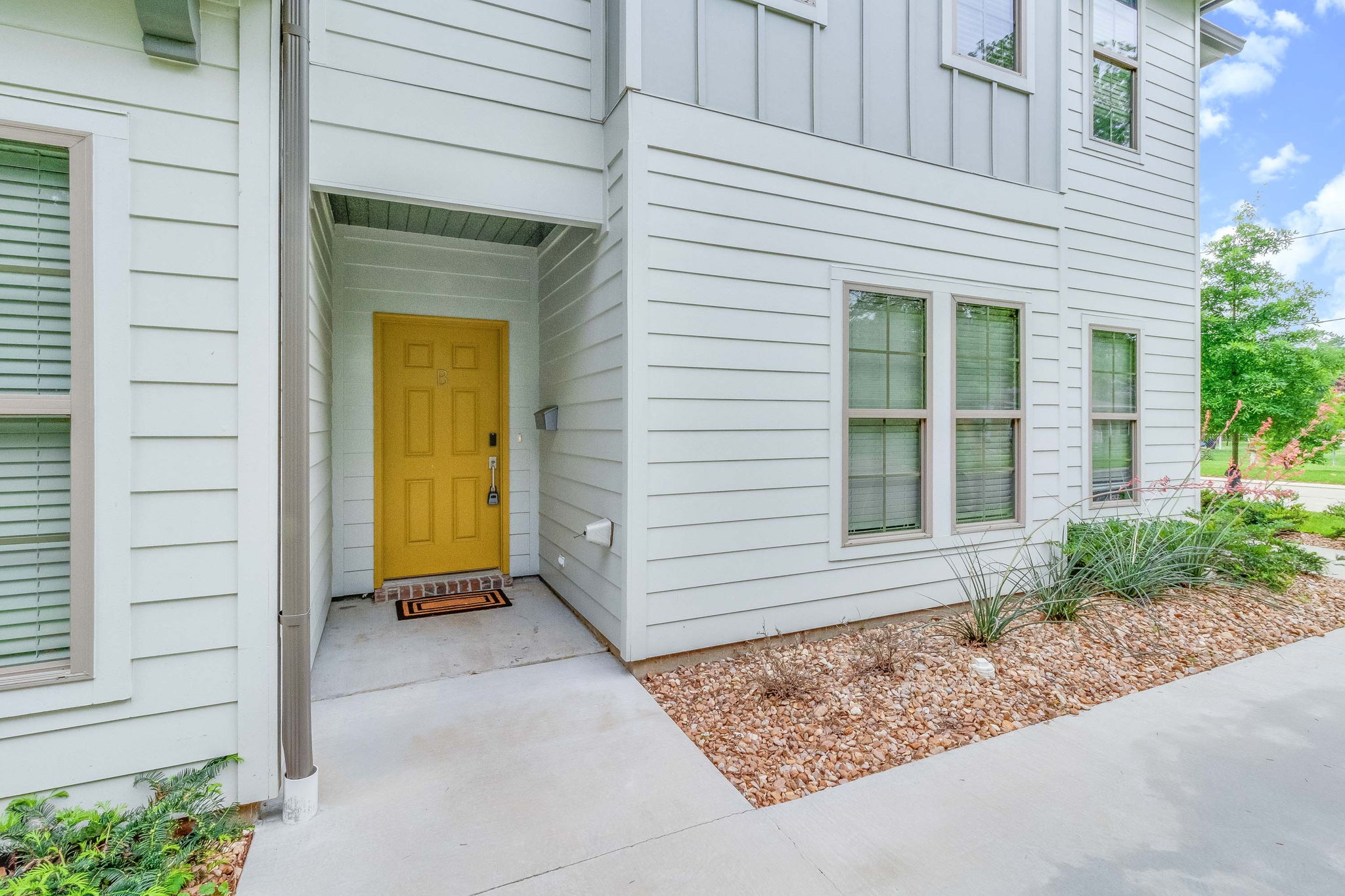 3-web-or-mls-411 Curtis Street- B-2